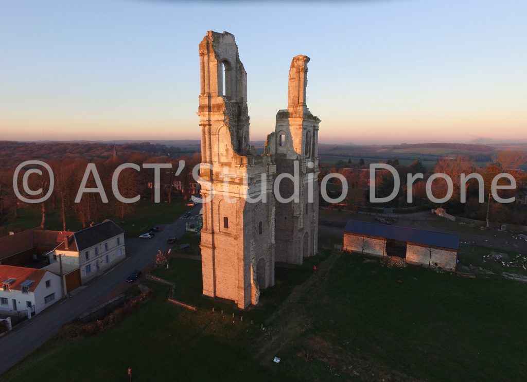Abbaye du Mont St-Eloi, l'Abbaye vue du ciel. Photographies aériennes par drone Pas-de-Calais. ©ACT'Studio Drone.