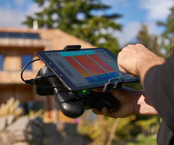 Radiocommande du drone avec tablette et image thermique